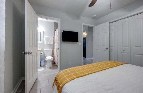 Maplewood Heights Casa | Warm & Comfy In Nash Tvs In All Rooms Book Now