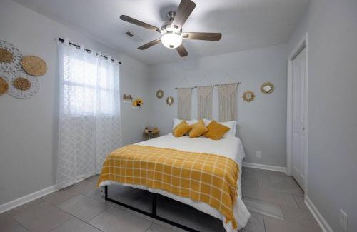 Maplewood Heights Casa | Warm & Comfy In Nash Tvs In All Rooms Book Now