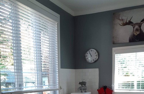 Pointe Claire Casa | Warm,cozy Lake house