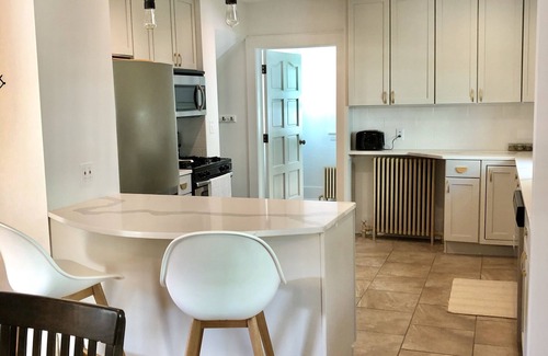 Southwest Minneapolis Casa | ¡Hogar cálido y ecléctico en el corazón de Minneapolis!