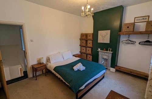 Salford Casa | Warm Family Home, 2DB House!