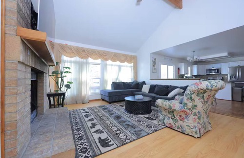 Aurora Casa | Warm Family Stay with A.K.A