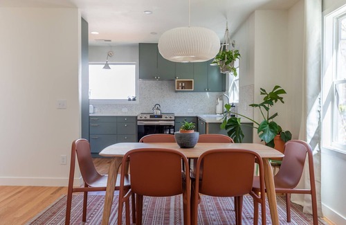 Durham Cabaña | Warm Luxury in walkable downtown Durham (2.5 mi. from Five Pts. Plaza)