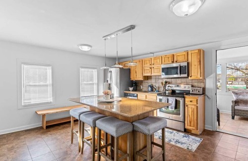 South Burlington Apartamento | Warm & Welcoming 5BR Home