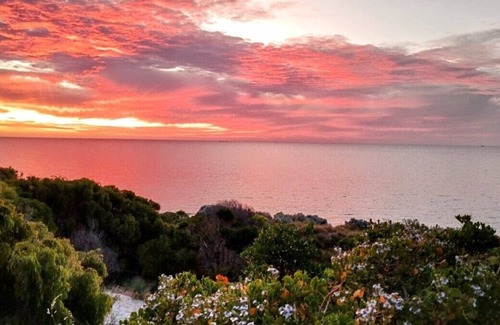 Warnbro Casa | Warnbro Sound - Charming 1960's Style Beach House 500mtr From Stunning 7.5 Beach