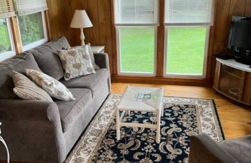 Warren Casa | Warren Trailside Getaway - Direct Trail Access
