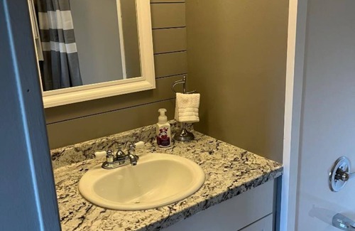 Warren Casa | Warren Trailside Getaway - Direct Trail Access