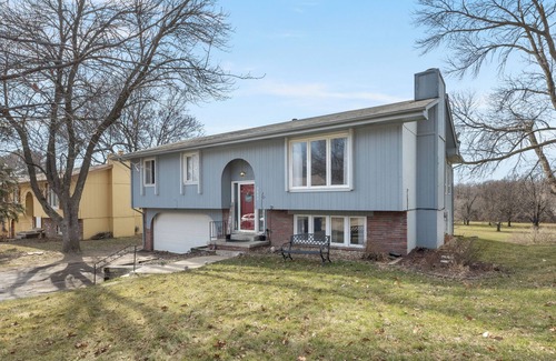 North Central Omaha Casa | Warren. Tranquil golf course views.
