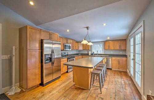 Warrensburg Casa | Warrensburg Home about 6 Mi to Lake George!