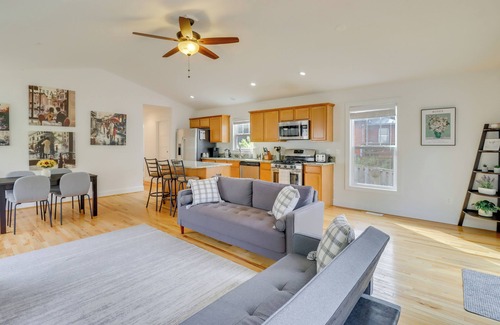 Warrenton Casa | Warrenton Gem: Walk to Downtown!