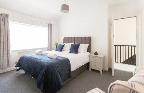 Warrington Casa | Warrington House, free parking & WiFi!
