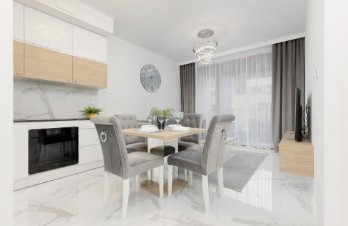 Wilanow Apartamento | Warsaw Sarmacka Apartment with Gym, Sauna and Parking by Noclegi Renters