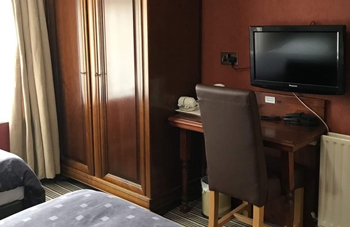 Tolworth Cabina | Warwick Lodge
