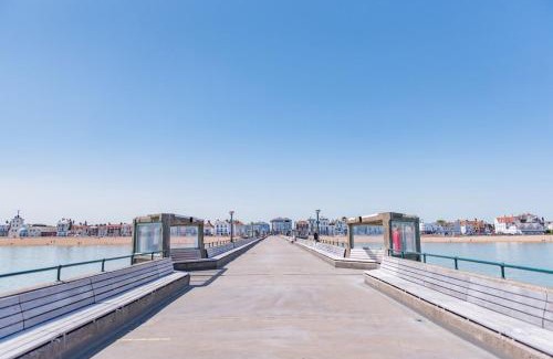 Deal Casa | Warwick Villa