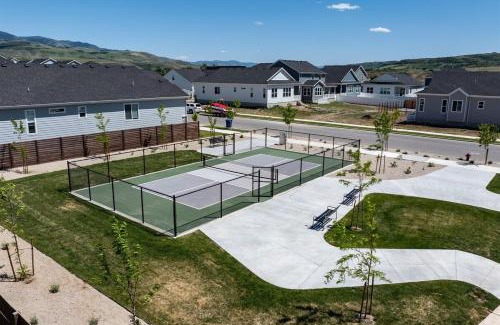 Mountain Green Casa | Wasatch Peak Chateau Unit A with Pool and Hot Tub