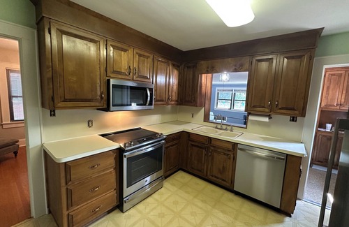 Oakwood Historic District Casa | Washer/Dryer, Smart TV, Desk, Internet, Yard, Driveway parking, Sidewalks & more