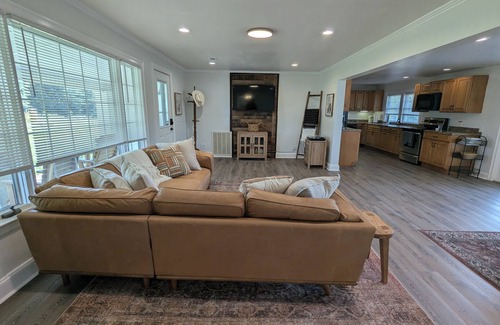 Johnson City Otro | Watauga Flats Farm – A Working Farm Stay with Rustic Charm & Modern Comfort!