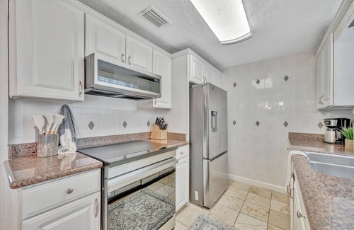 Clearwater Beach Apartamento | Watch the dolphins! Waterview, 2-bed, Heated pool!