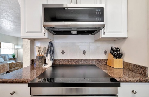 Clearwater Beach Apartamento | Watch the dolphins! Waterview, 2-bed, Heated pool!