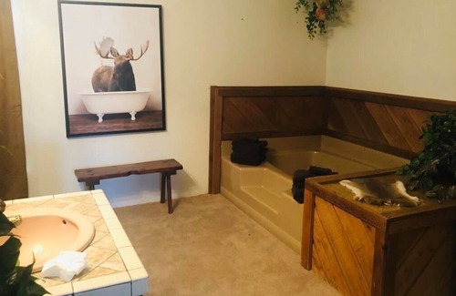 Ruidoso Downs Casa | Watch the horse racing from your balcony!