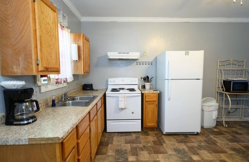 Lake Village Casa | Watch the sunrise with your family on Lake Chicot!