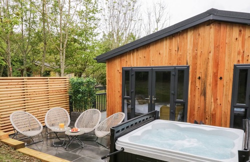 Allithwaite Casa | WATCH TREE LODGE, family friendly, with hot tub in Allithwaite