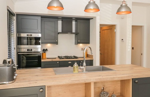 Allithwaite Cabaña | WATCH TREE LODGE, family friendly, luxury holiday cottage in Cartmel
