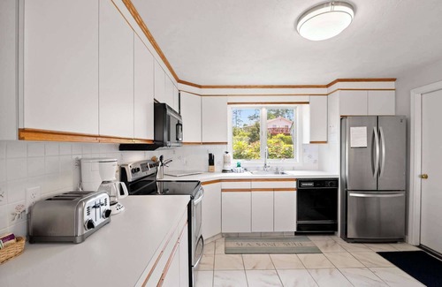 West Dennis Casa | Water Access, Sunsets, Walk to Restaurants!