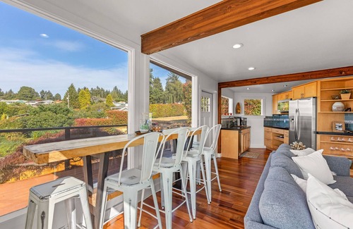 University Place Casa | Water and Sunset Views one block from Chambers Bay Golf Course