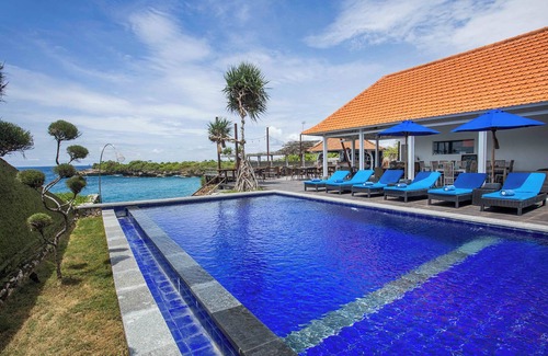 Mushroom Bay Villa | Water Blow Huts