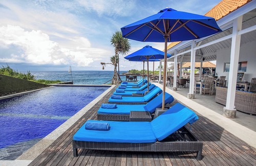 Mushroom Bay Villa | Water Blow Huts
