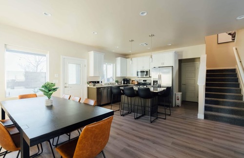 Hildale Casa | Water Canyon, So Zion, 4bed, 3Bath, Hot Tub, Deck, Fire Pit