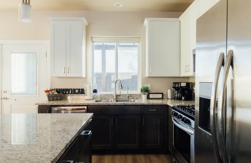 Hildale Casa | Water Canyon, So Zion, 4bed, 3Bath, Hot Tub, Deck, Fire Pit