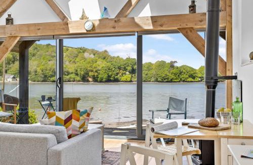 Dittisham Casa | Water Edge Boathouse - On the River Dart