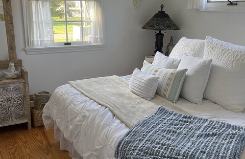 Aquebogue Cabaña | Water front Beautiful Beach cottage on Peconic Bay