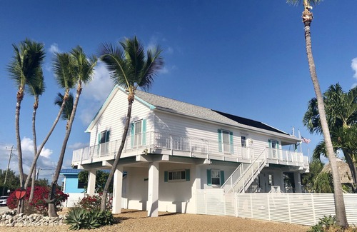 Tavernier Cabaña | Water Front Home With Pool and Dock Three min From Atlantic Ocean