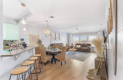 Corpus Christi Casa | Water front oasis, 2 minutes to the beach. Pet-friendly