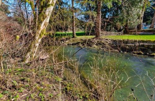 Issaquah Villa | Water front Oasis