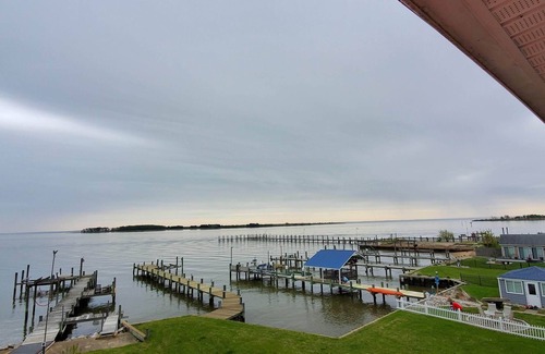 Edgemore Casa | Water front resort with gorgeous house and views