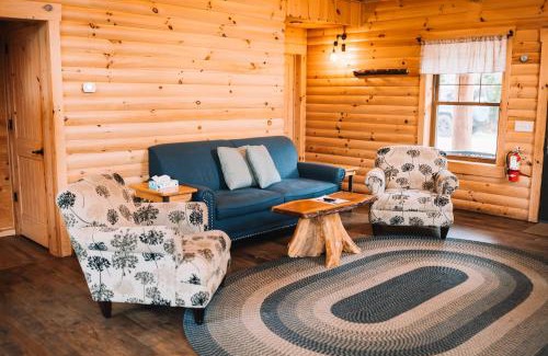 Millersburg Casa | Water Lily Cabin by Amish Country Lodging