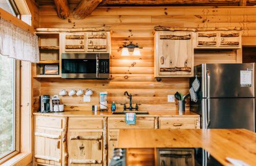 Millersburg Casa | Water Lily Cabin by Amish Country Lodging