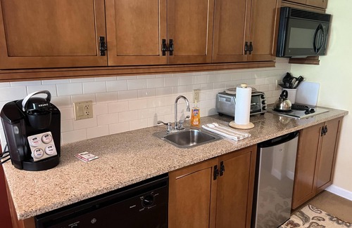 Vernon Condominio | Water Park (Next Door) Pool Hot Tubs Sauna Gym Deck Stunning Mountain Views #330