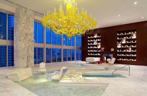 Downtown Miami Apartamento | Water & Pool Views, One bedroom W hotel building