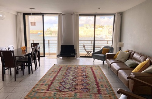 Birgu Apartamento | Apartamento frente al mar con impresionantes vistas al puerto histórico de 180 grados