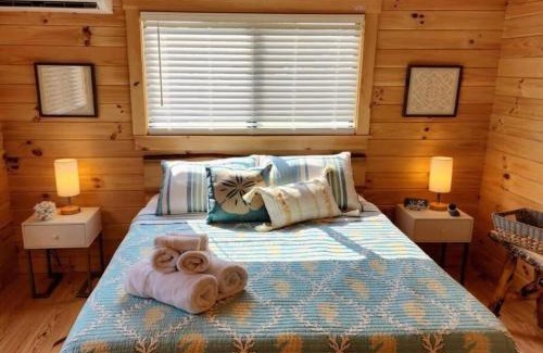 Sneads Ferry Casa | Water view Cabin near North Topsail Beach