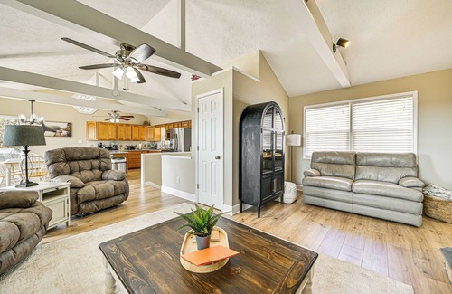 Albany Casa | Water-View Deck: Home on Dale Hollow Lake