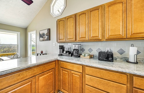 Albany Casa | Water-View Deck: Home on Dale Hollow Lake