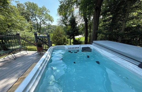 Arnold Casa | Water view Oasis renovated 3 bedrooms, 2.5 bath &hot tub conveniently in Arnold!