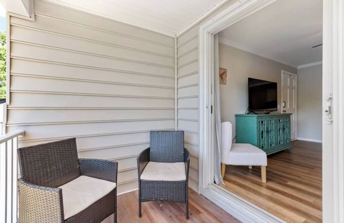 Demere Park Condominio | Water View - optional BIKES - Walk 2 Pier Village