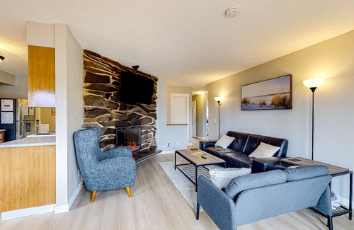 Bay City Casa | Water view retreat with scenic deck, grill, yard, fireplace, board games, & W/D